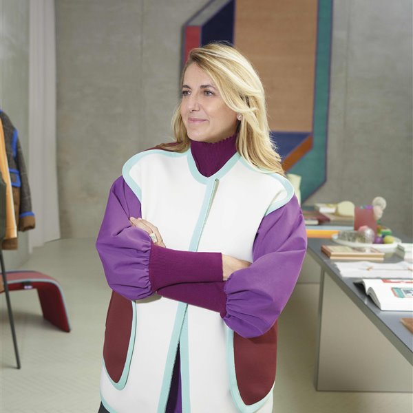 Patricia Urquiola con chaqueta de la colección habito de max mara