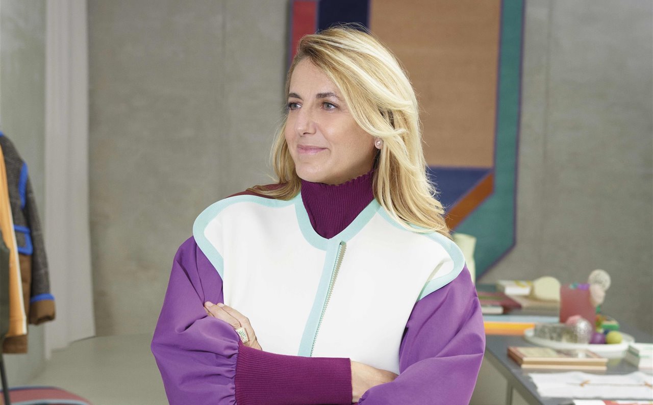 Patricia Urquiola vestida de la colección Habito para Weekend Max Mara