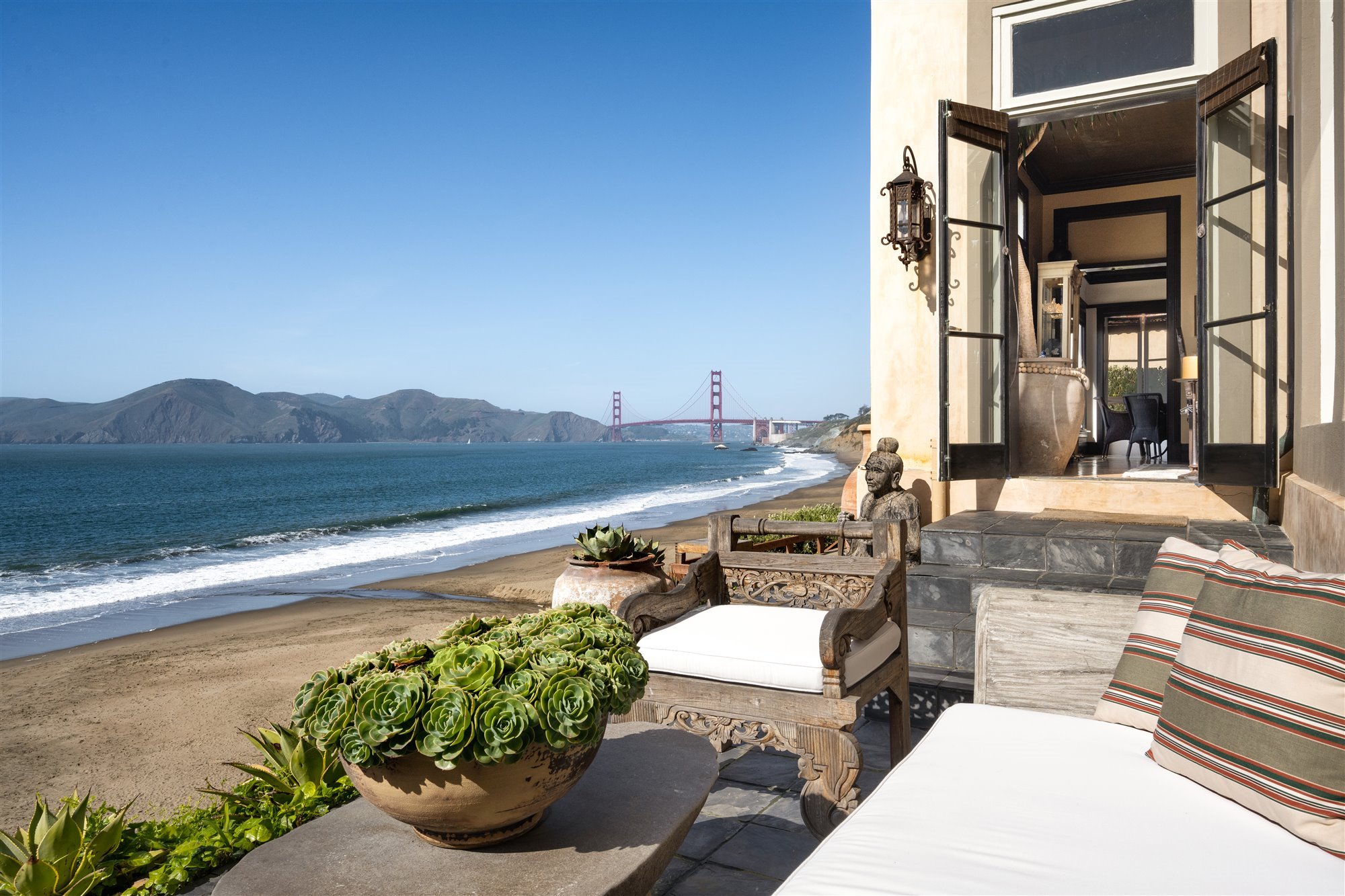 terraza con vistas al mar sharon stone