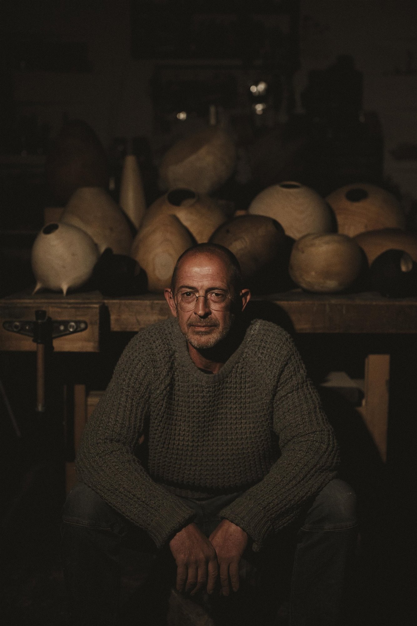 retrato de toni porto en el taller de madera