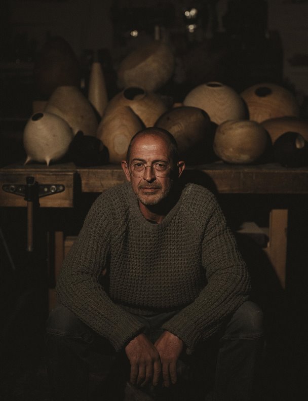 Toni Porto, el artista madrileño que hace magia con la madera 