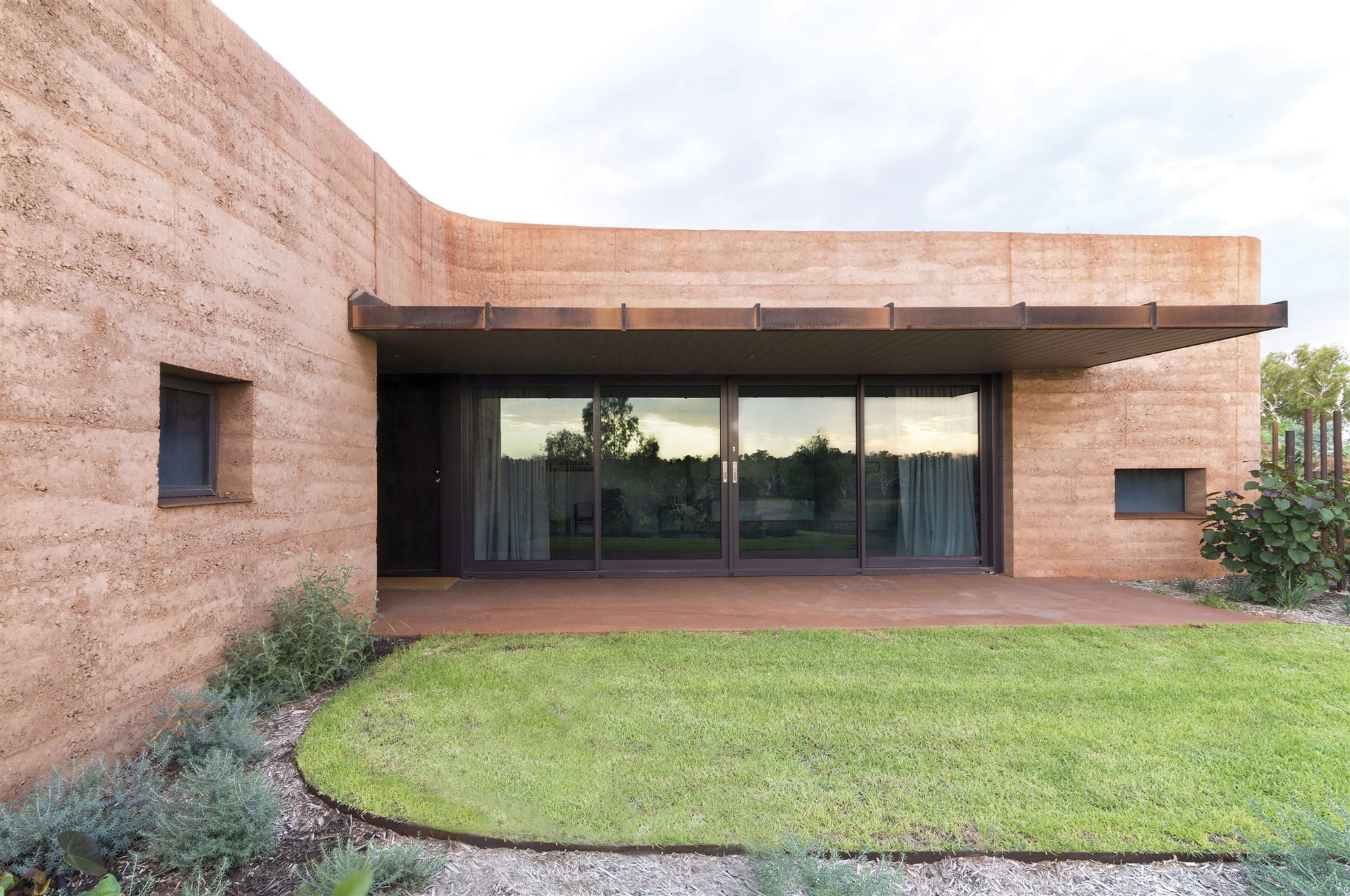 fachada vivienda de tierra 