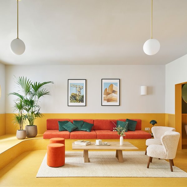 El hotel del que todo el mundo habla en Barcelona destaca por su uso del color 