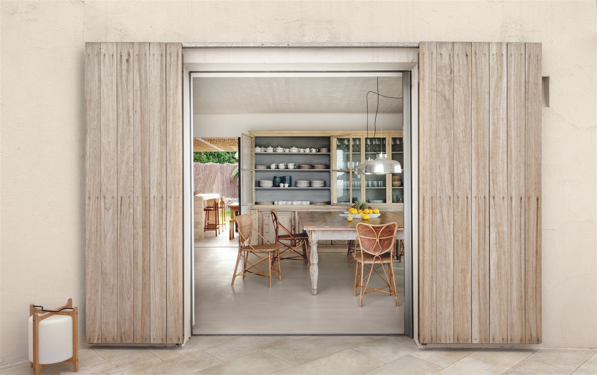 Cocina comedor abierto al exterior