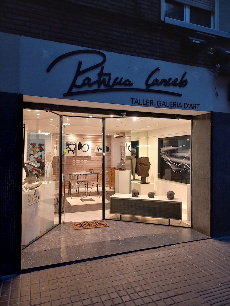 Abierto en plena pandemia, el taller-galería de arte de Patricia Cancelo en Travessera de Gràcia 315 fue un lugar de encuentro para la obra de artistas que no tenían dónde exponer.