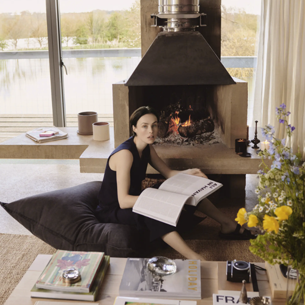 La casa de la modelo Edie Campbell reinterpreta y actualiza el estilo rústico 