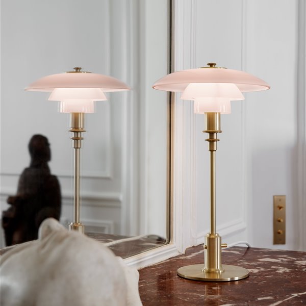 Louis Poulsen presenta la nueva edición en color rosa de la icónica lámpara PH 