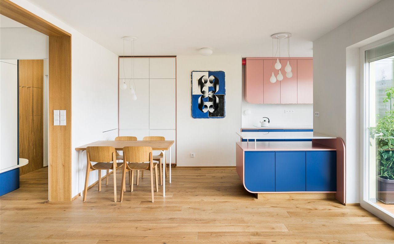salón cocina azul y rosa