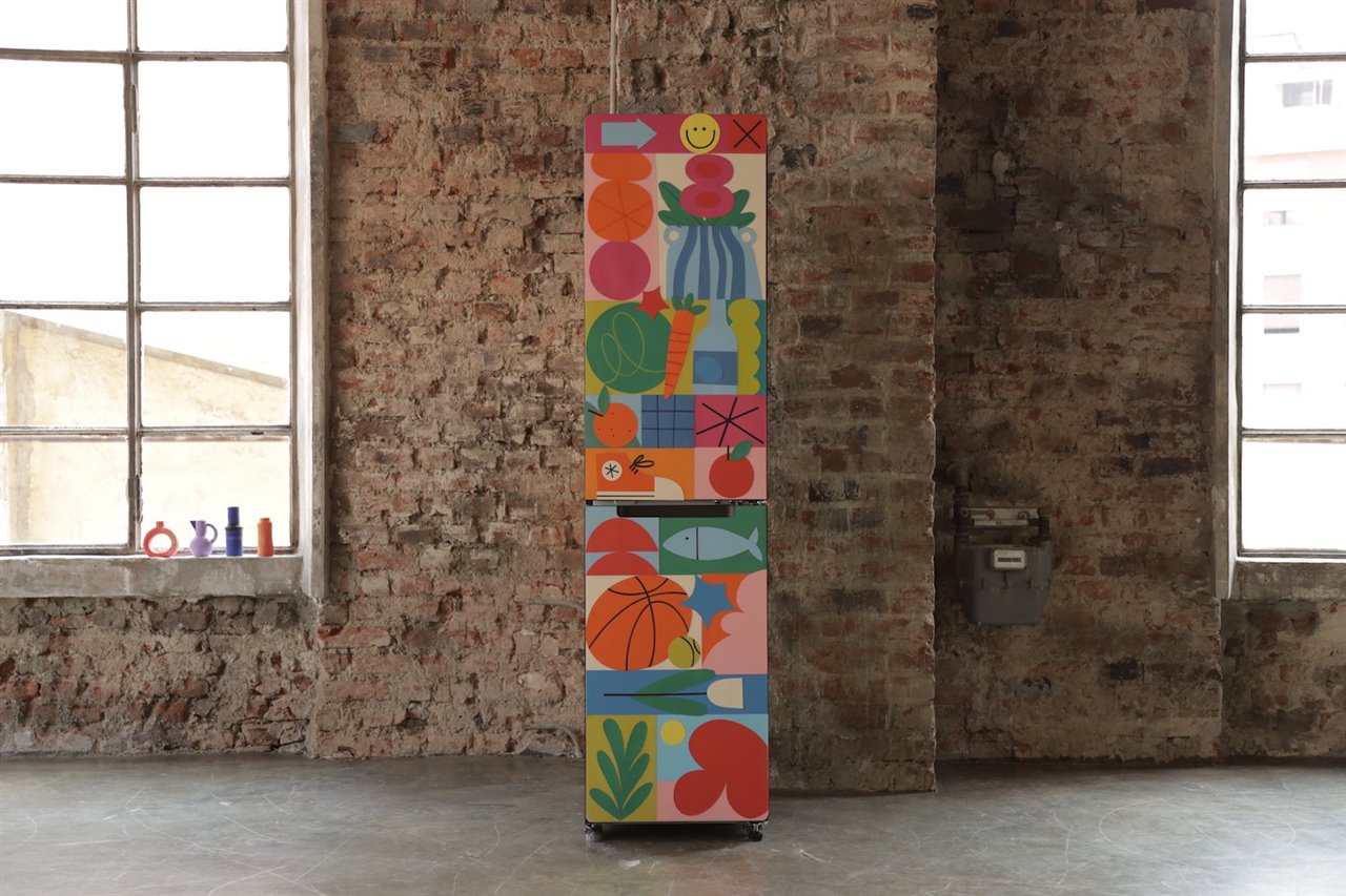 Elisabetta Vedovato es uno de los artistas invitados a personalizar los frigoríficos iCase de Candy en el marco del proyecto weCreate.