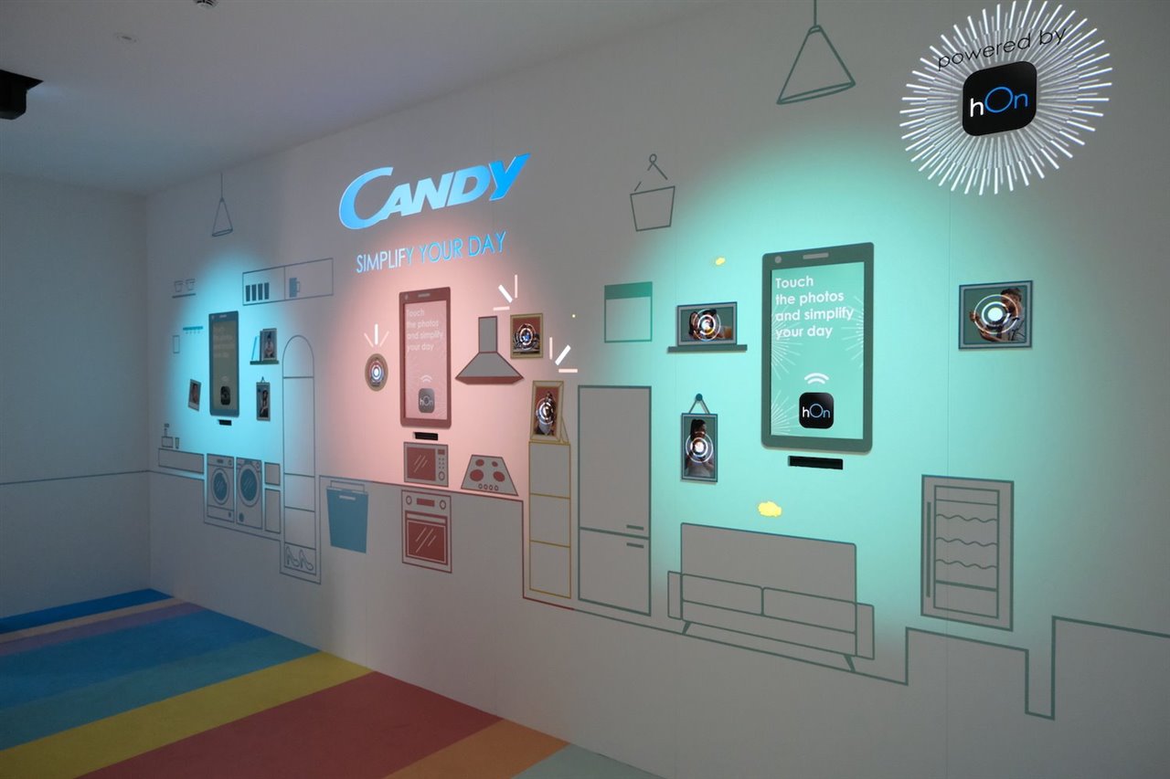 Mural interactivo de Candy en el que se muestran todas las posibilidades de los electrodomésticos conectados de la marca.