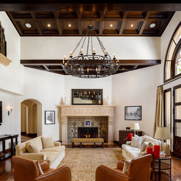 Estos famosos de Hollywood viven en casas de estilo español (y les encantan)