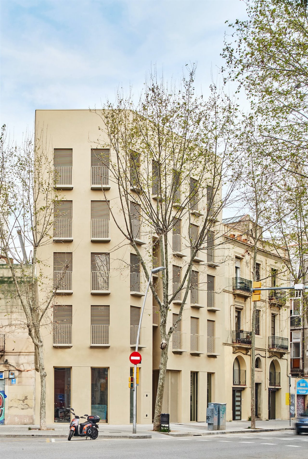 El proyecto "Llacuna" resuelve perfectamente el difícil tema de la parcela en esquina, según el jurado. 