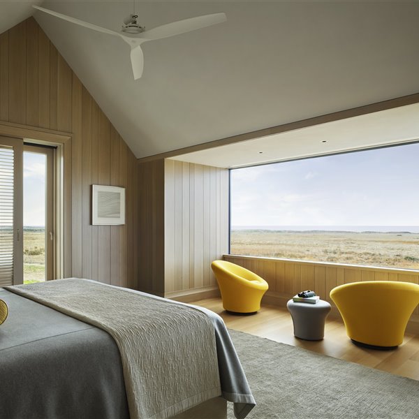 Esta casa de diseño en la playa es el retiro soñado de una pareja
