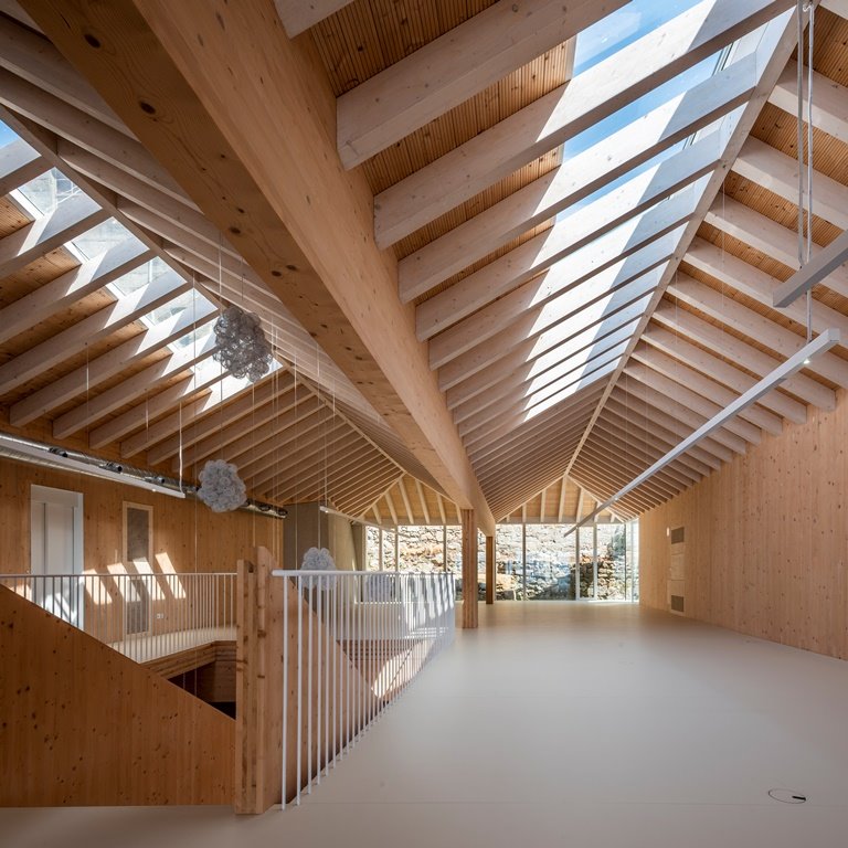 Se inspira en la construcción naval, pero incorporando los últimos avances disponibles en i+d. 