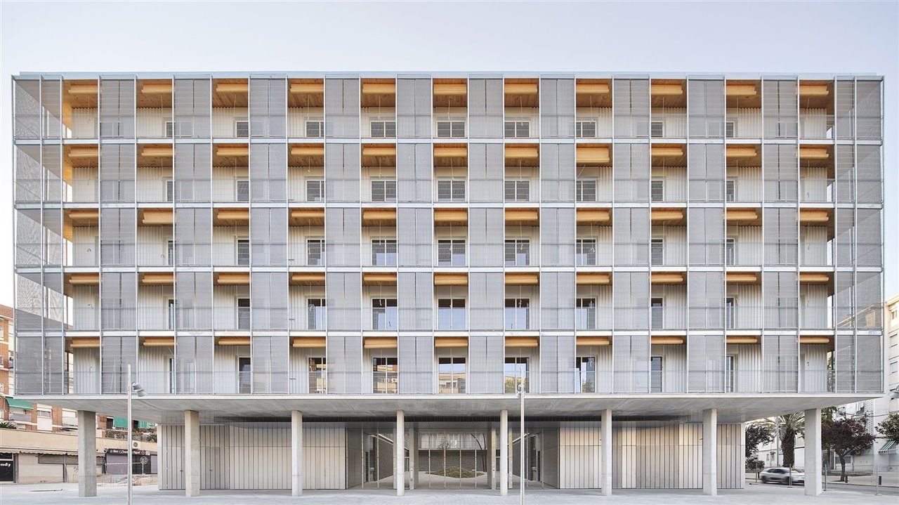 Este edificio consigue reducir la huella en un 55% menos que un edificio equivalente convencional. 