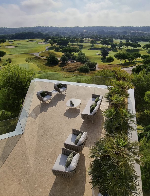 Una exclusiva villa de lujo sostenible en la Costa Blanca diseñada por Mónica Armani