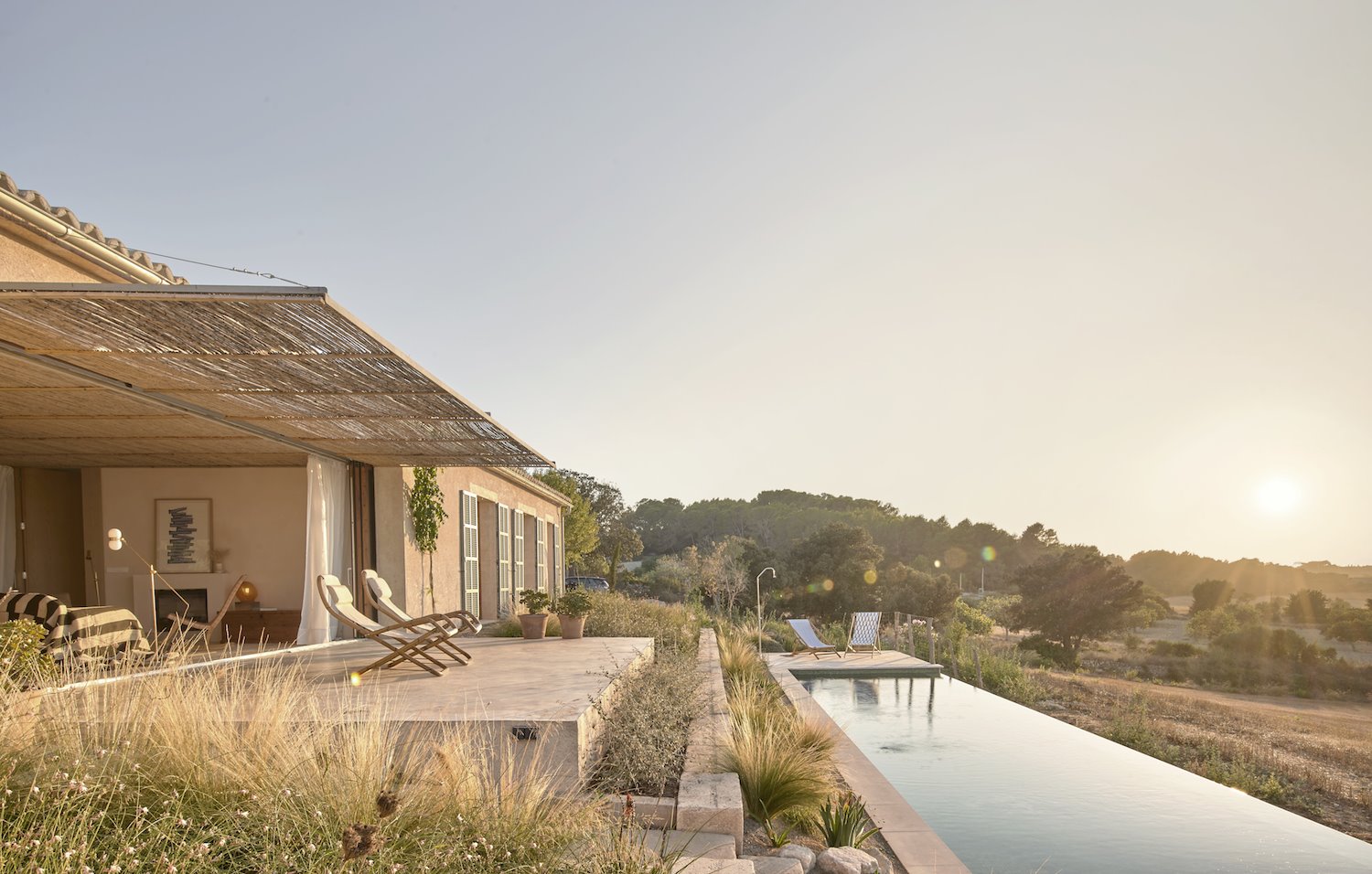Vistas del atardecer de una Casa en Mallorca del estudio de arquitectura OHLAB