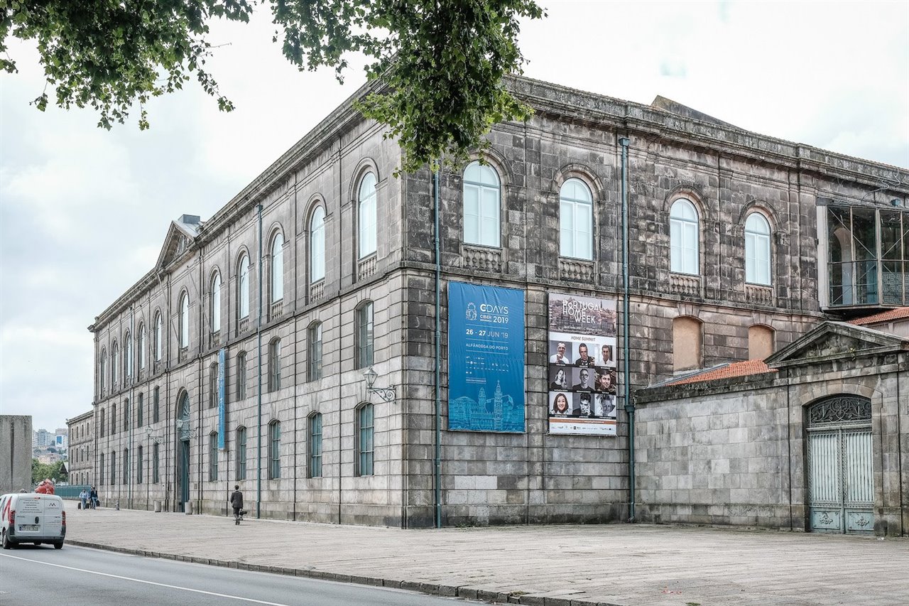 El histórico edificio de la Alfândega de Oporto, a orillas del Duero, acogió de nuevo el mayor evento dedicado al mundo del diseño en Portugal.