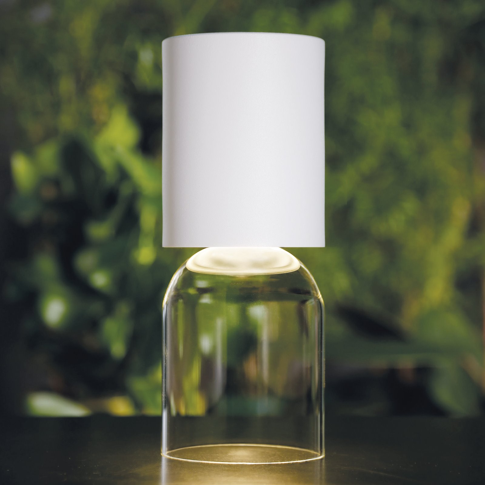 lámpara transportable pie de cristal y tubo blanco