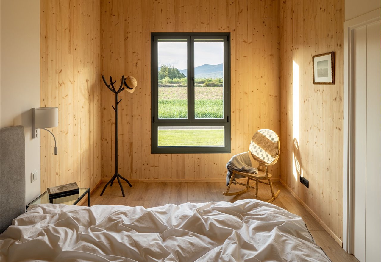 Una casa de madera prefabricada pensada para una jubilación en la sierra de Segovia 