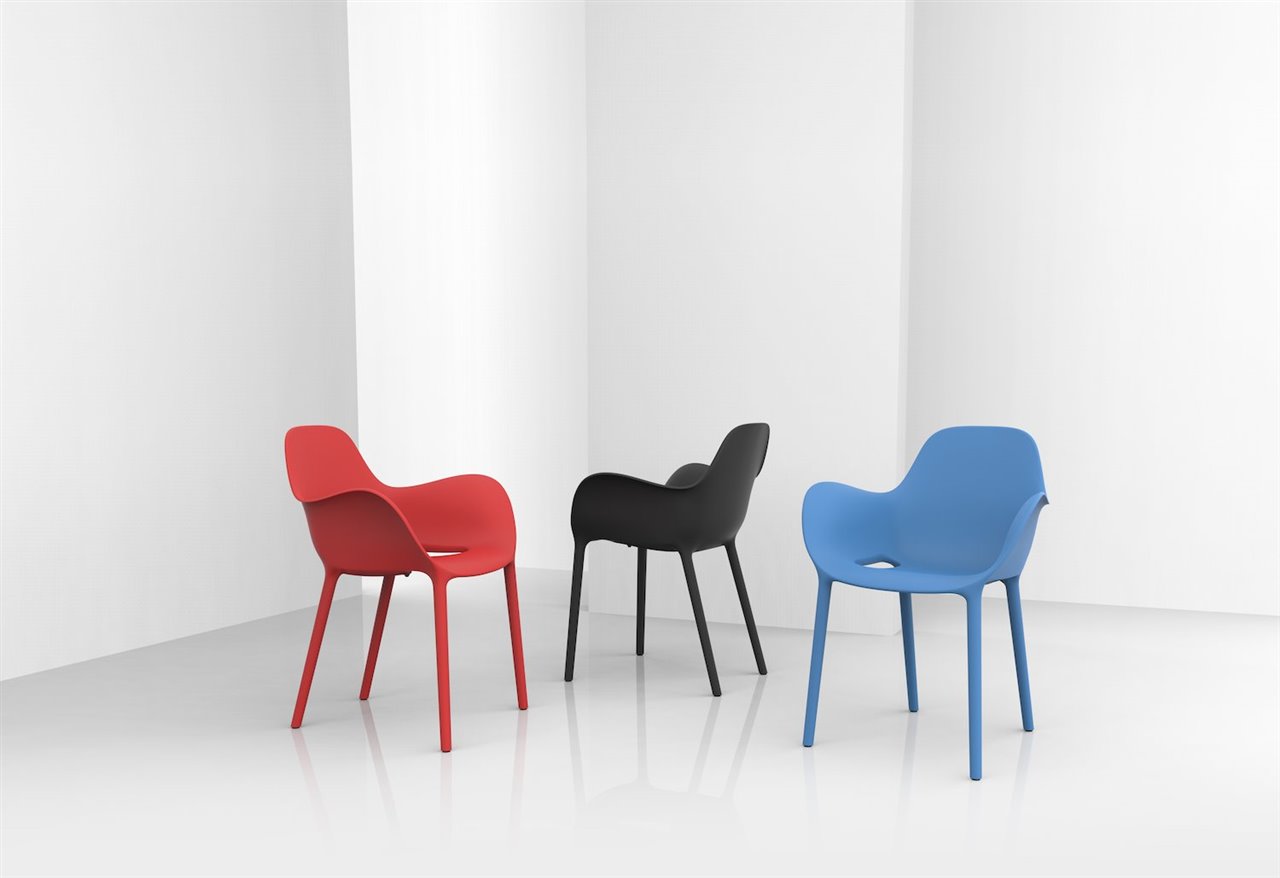 Silla apilable Sabinas, producida por Vondom.
