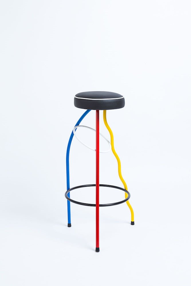 Taburete Duplex, editado por Mariscal Store, exhibido en la Milano Design Week 2022 en la exposición "Inspired in Barcelona: a gathering place".