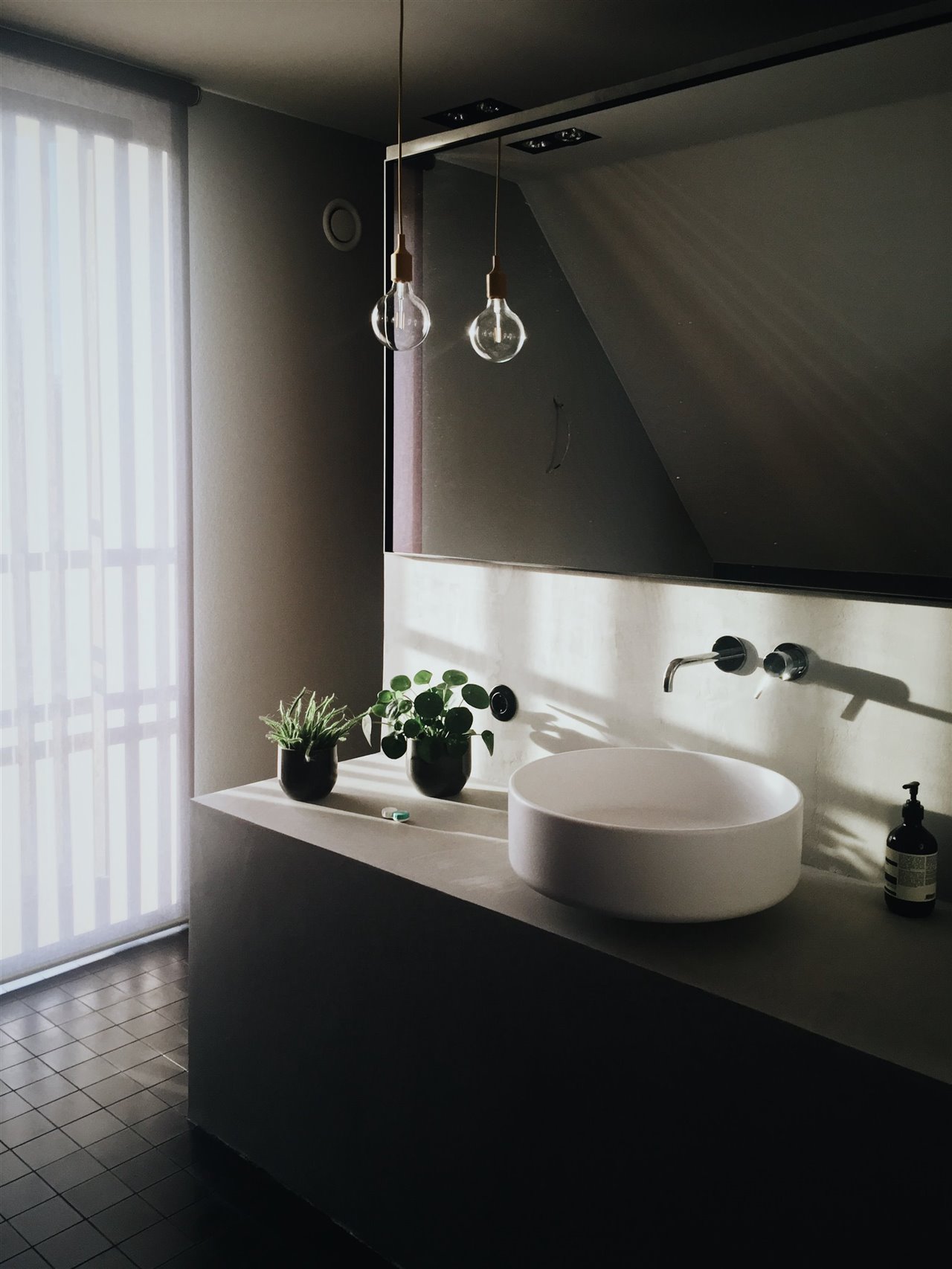 Una luz tenue refuerza al idea de spa.
