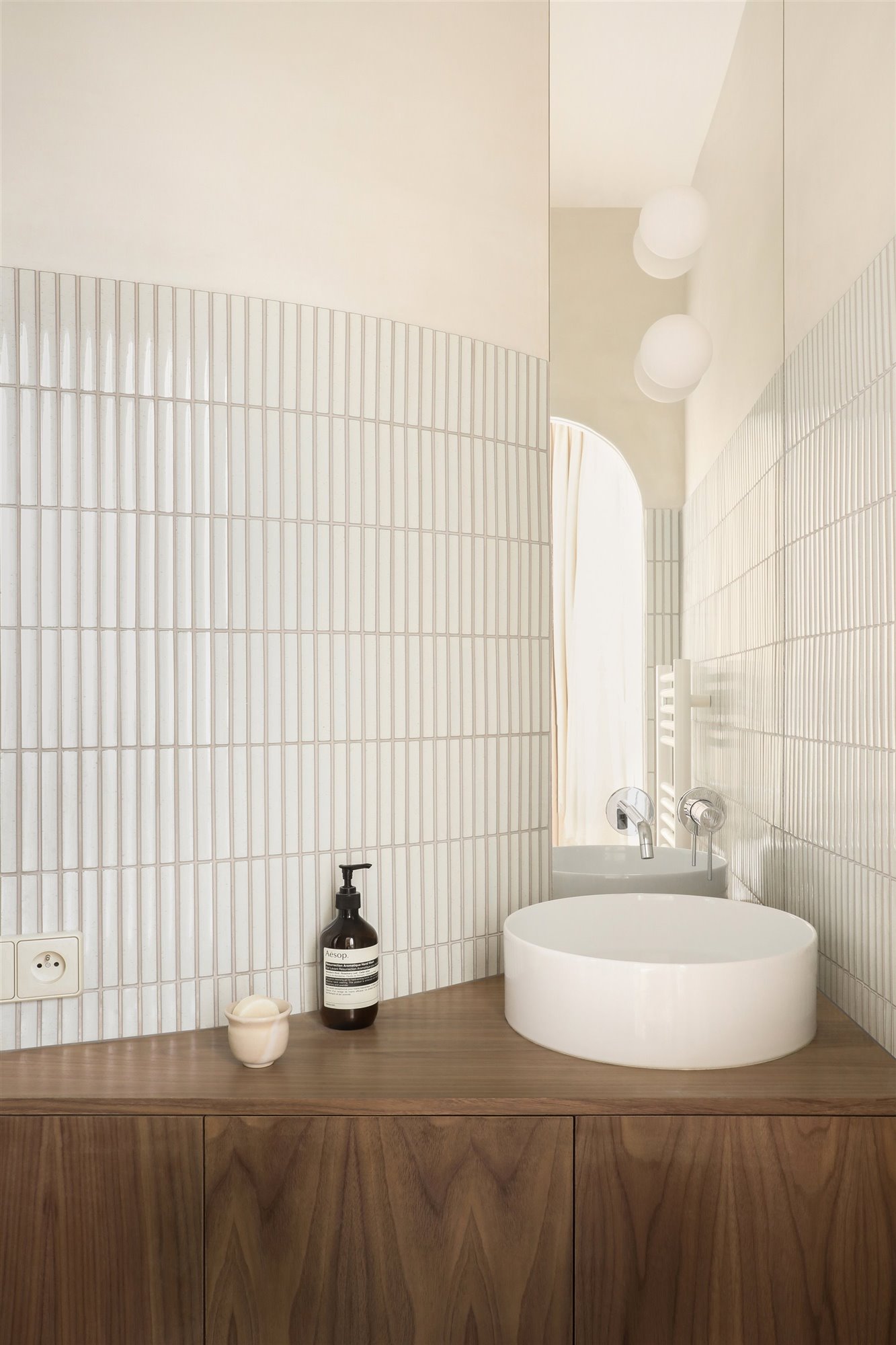 baño pared curva