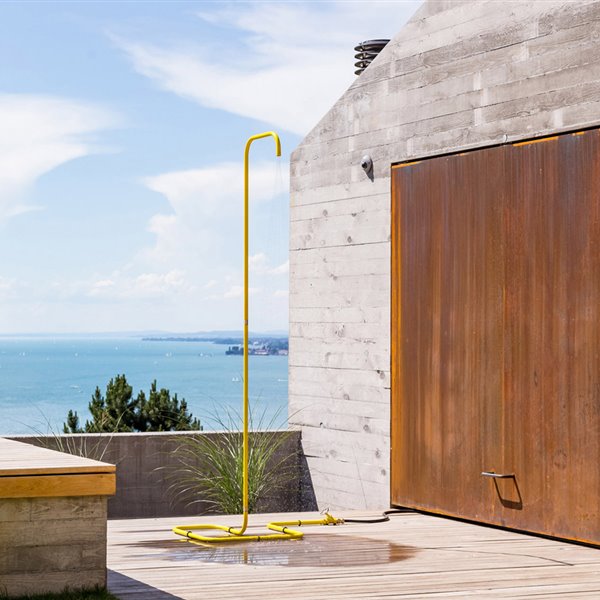 Instalar una ducha en la terraza: todo lo que debes tener en cuenta