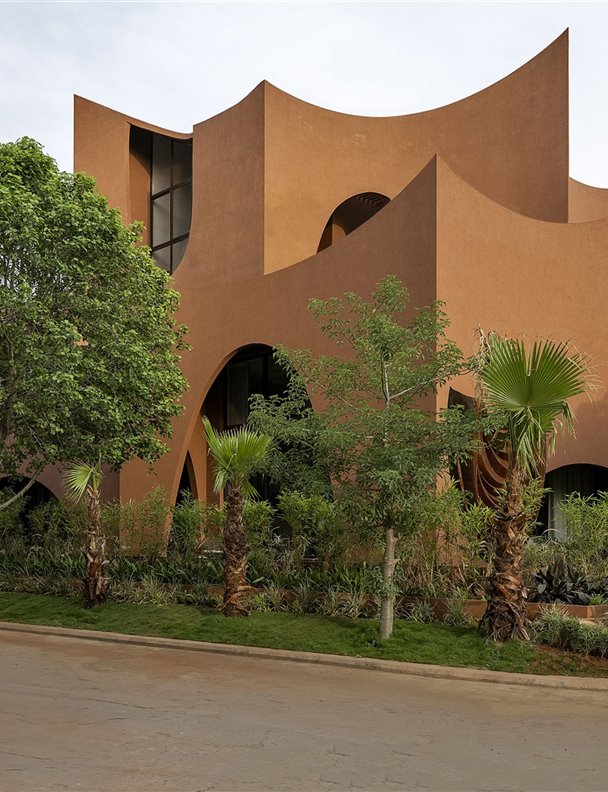 Esta casa de ladrillo en la India esconde el secreto para no pasar calor en verano
