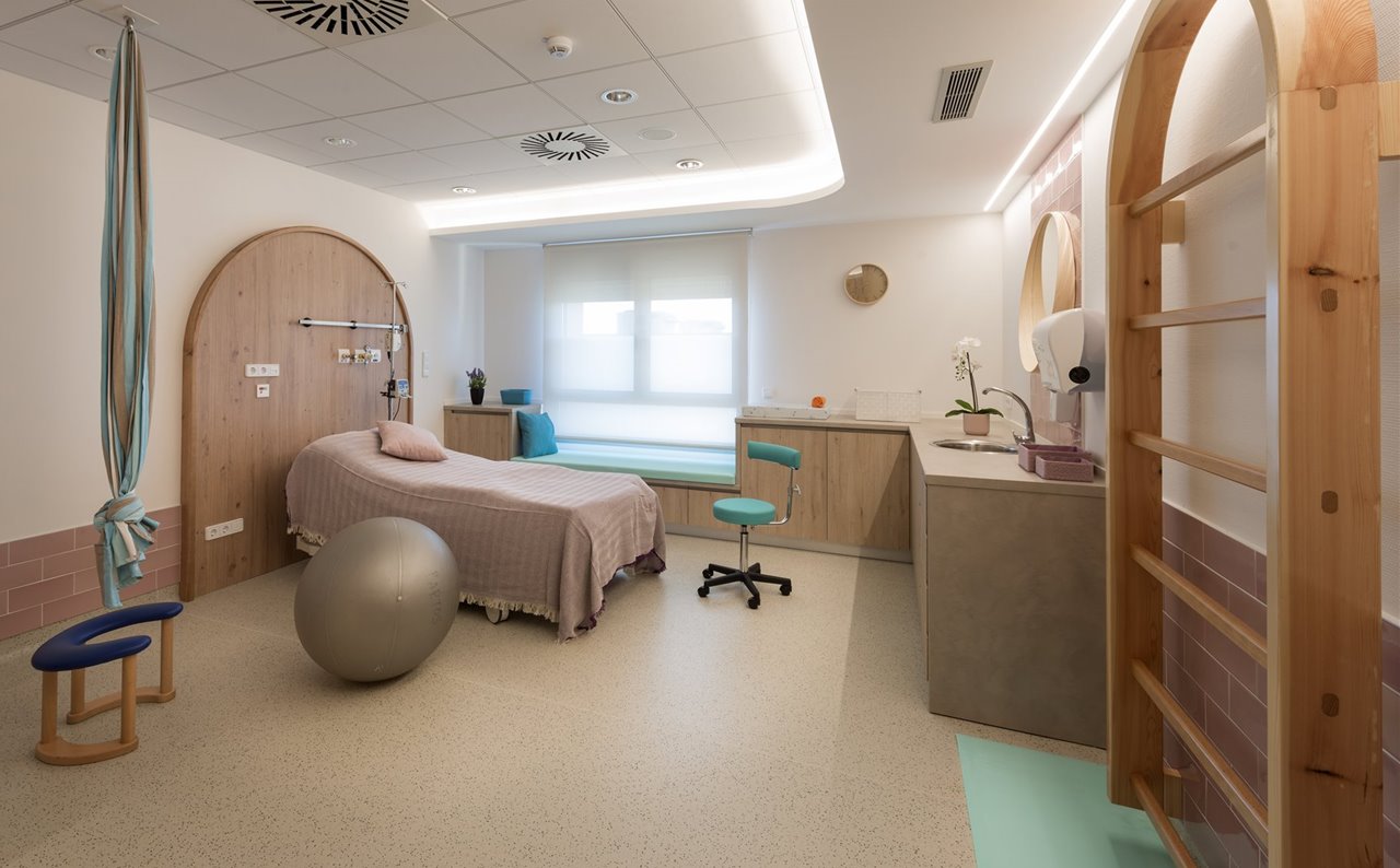 Sala de parto del Hospital Universitario Punta de Europa