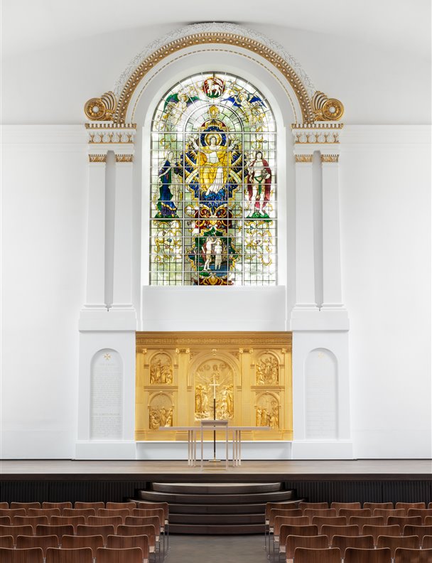 Así es la primera iglesia reformada por John Pawson en su Inglaterra natal