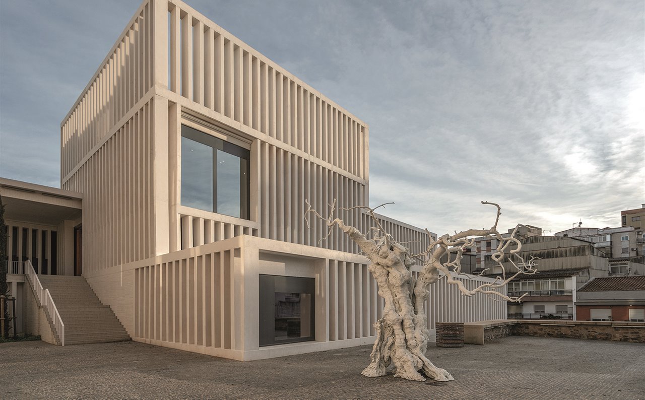 Museo de Arte Contemporáneo Helga de Alvear, por Tuñón Arquitectos