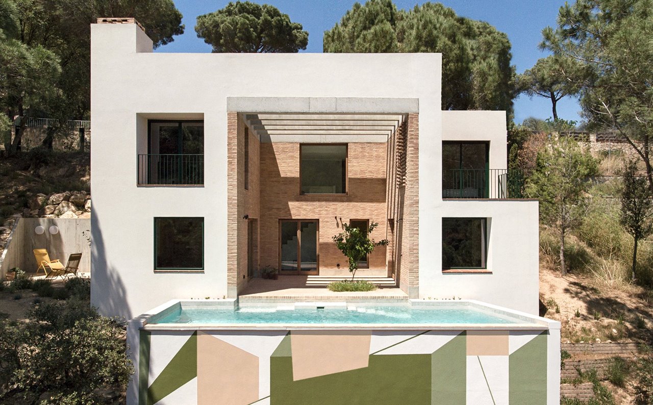 Piscina, patio, vistas y estilo rústico modernizado: esta casa del Baix  Empordà lo tiene todo