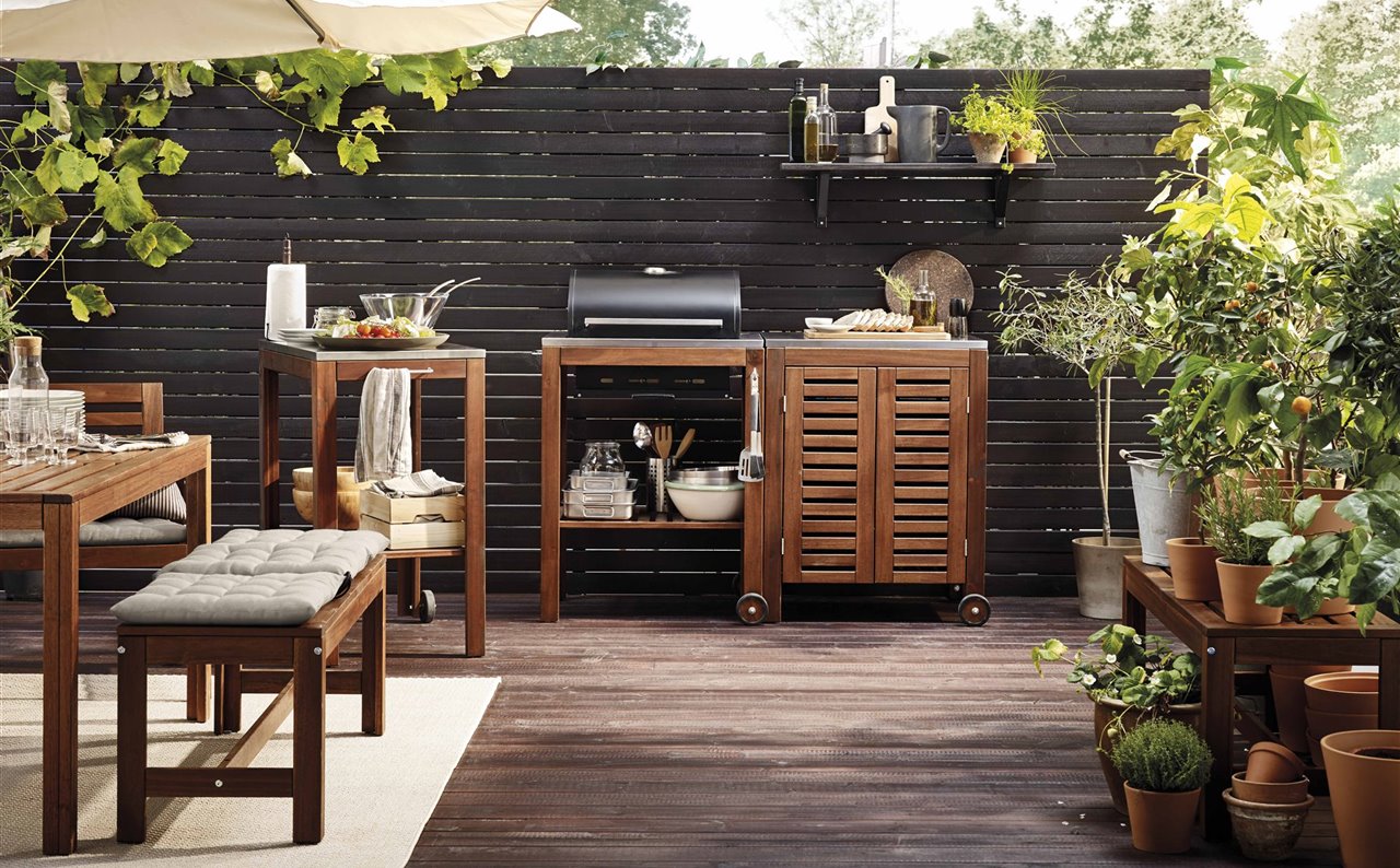 Barbacoa de carbón de Ikea con carrito y armario