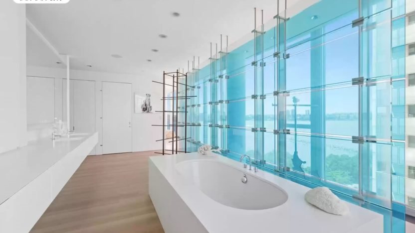 baño casa de hugh jackman