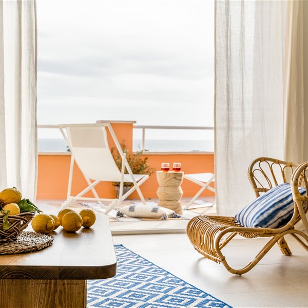 Una casa en Menorca que resume la esencia del verano perfecto