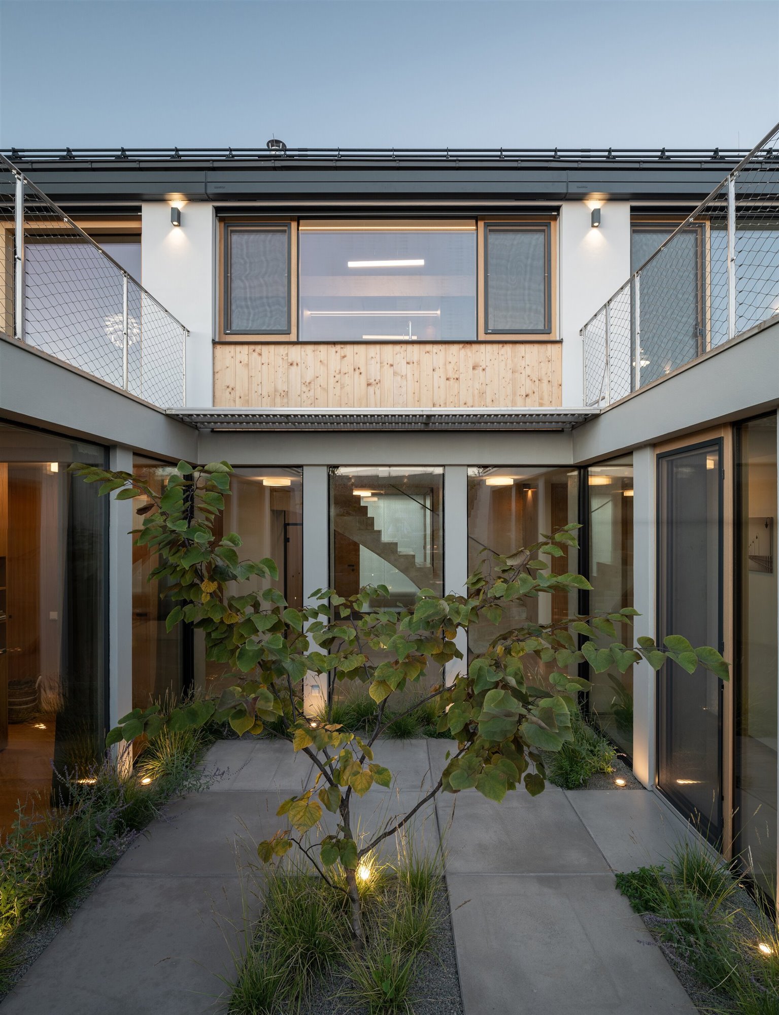 family-house-with-atrium-senaa-alex-shoots-buildings-05
