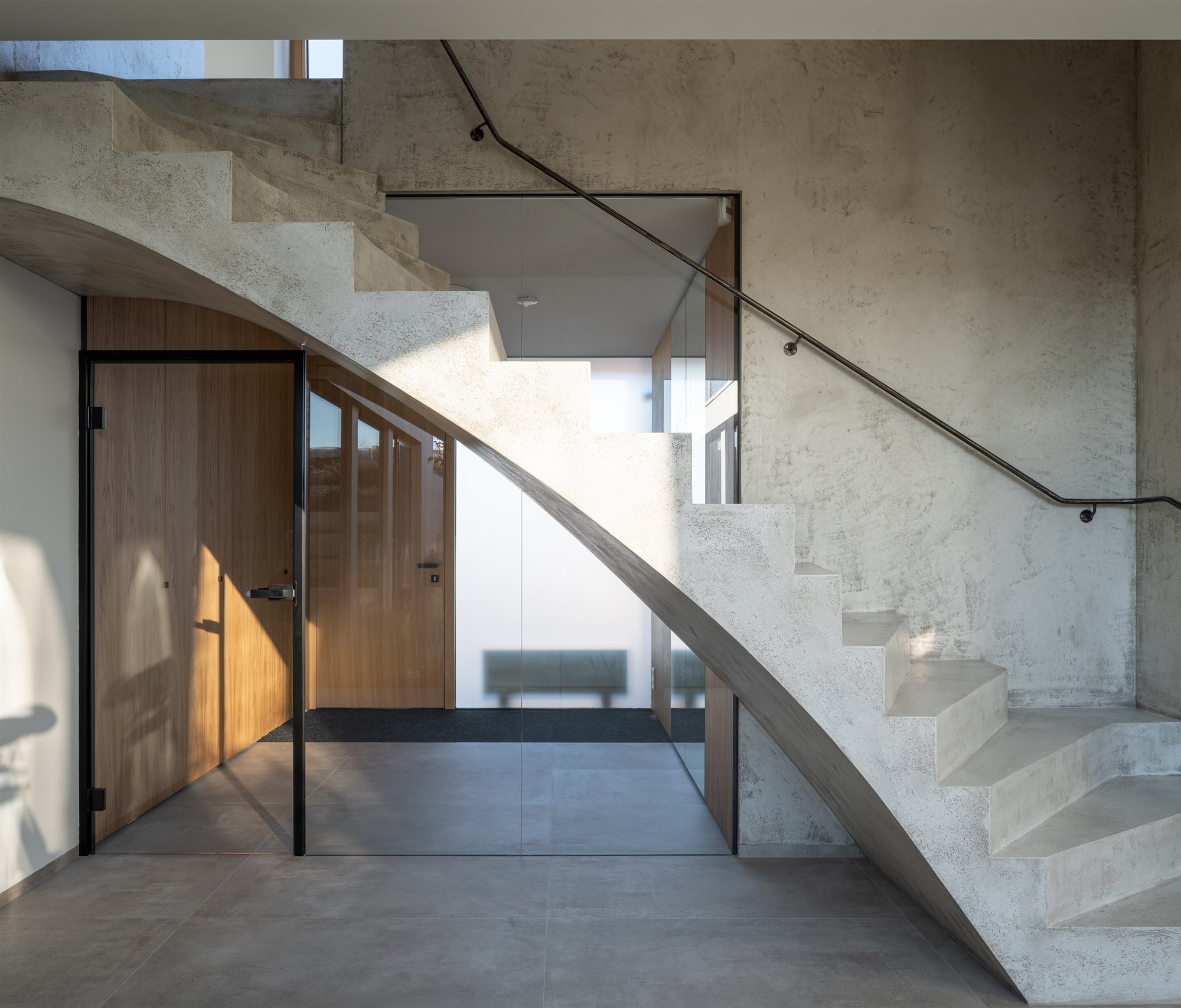 family-house-with-atrium-senaa-alex-shoots-buildings-07