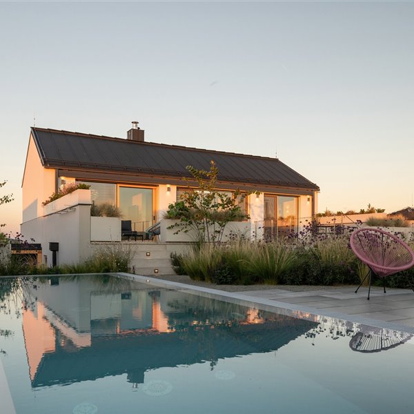 Esta casa en una colina es la más bonita y original de todo el pueblo
