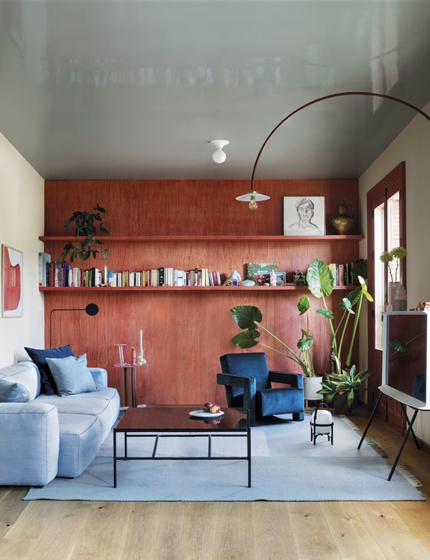 Trucos de interiorista para decorar un salón estrecho