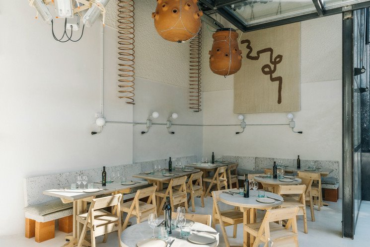 Más de 1000 metros cuadrados de local y un espacio de cocina inspirado en los cuadros de Edward Hopper. 