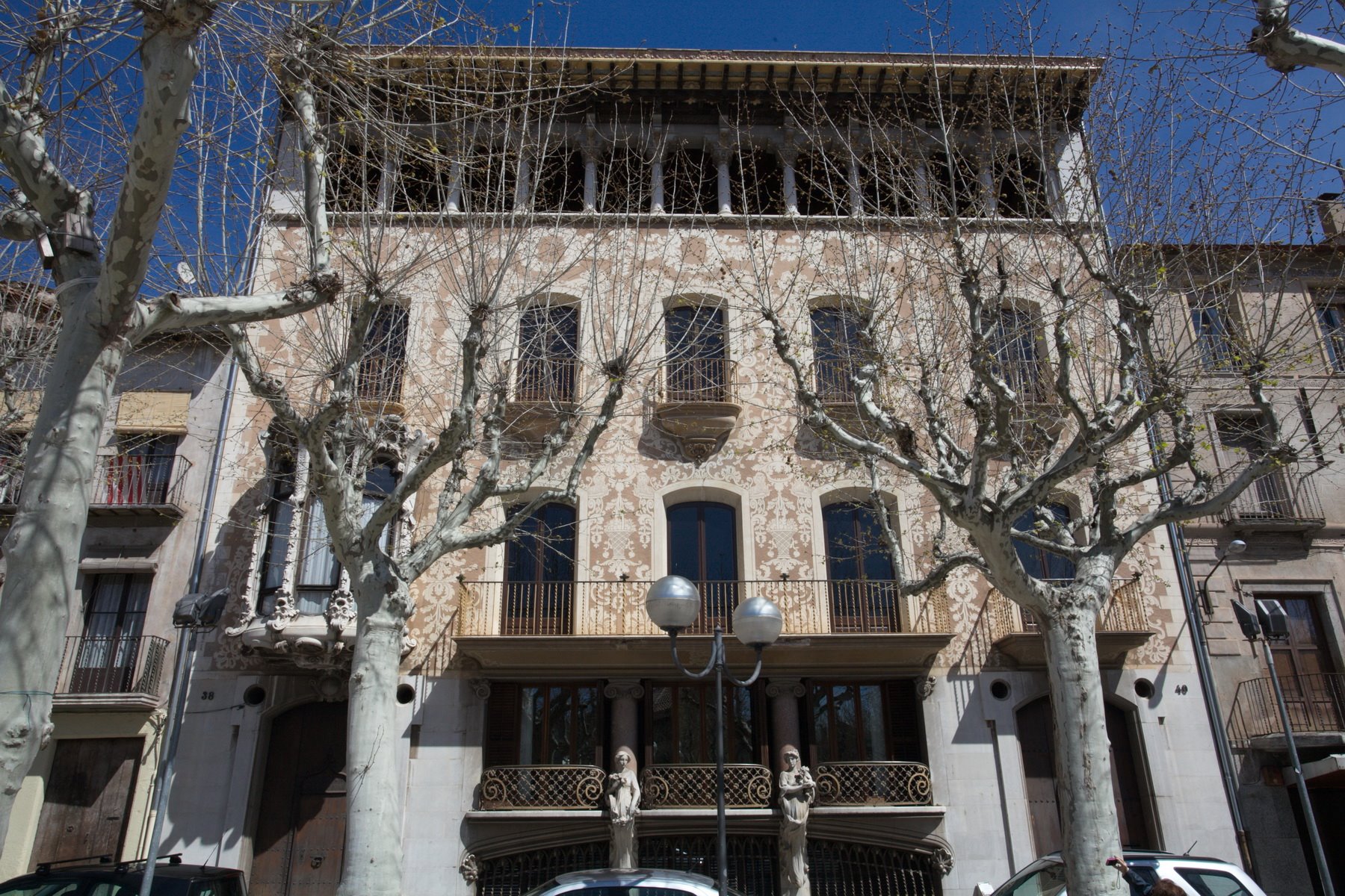 Casa Solà-Morales. Casa Solà Morales