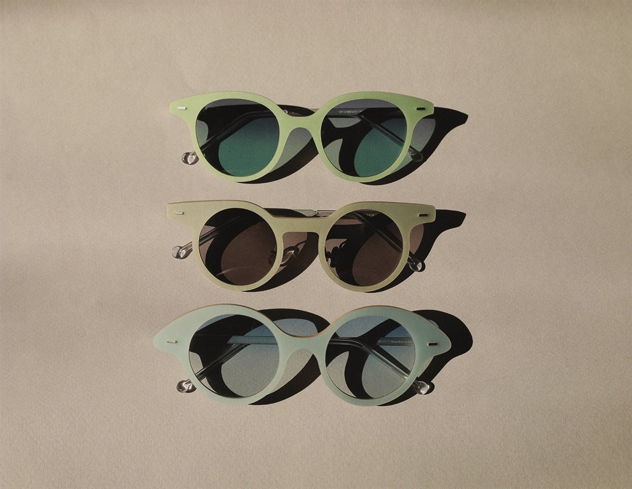 Descubrirás las nuevas propuestas de los mejores diseñadores, como estas gafas de Helena Rohner para Nina Mur. 