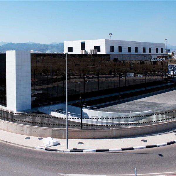 Porcelanosa refuerza su compromiso con la sostenibilidad y apuesta por la energía solar