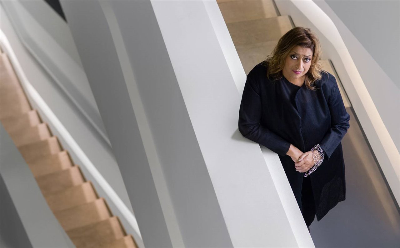 Zaha Hadid también se rindió a los pliegues de Miyake.