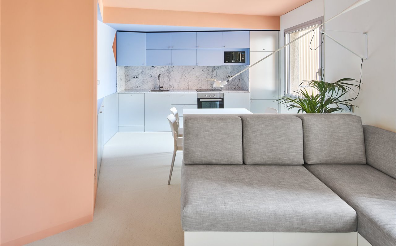 La Casa Calàbria de AMOO rompe al completo con su distribución compartimentada original.