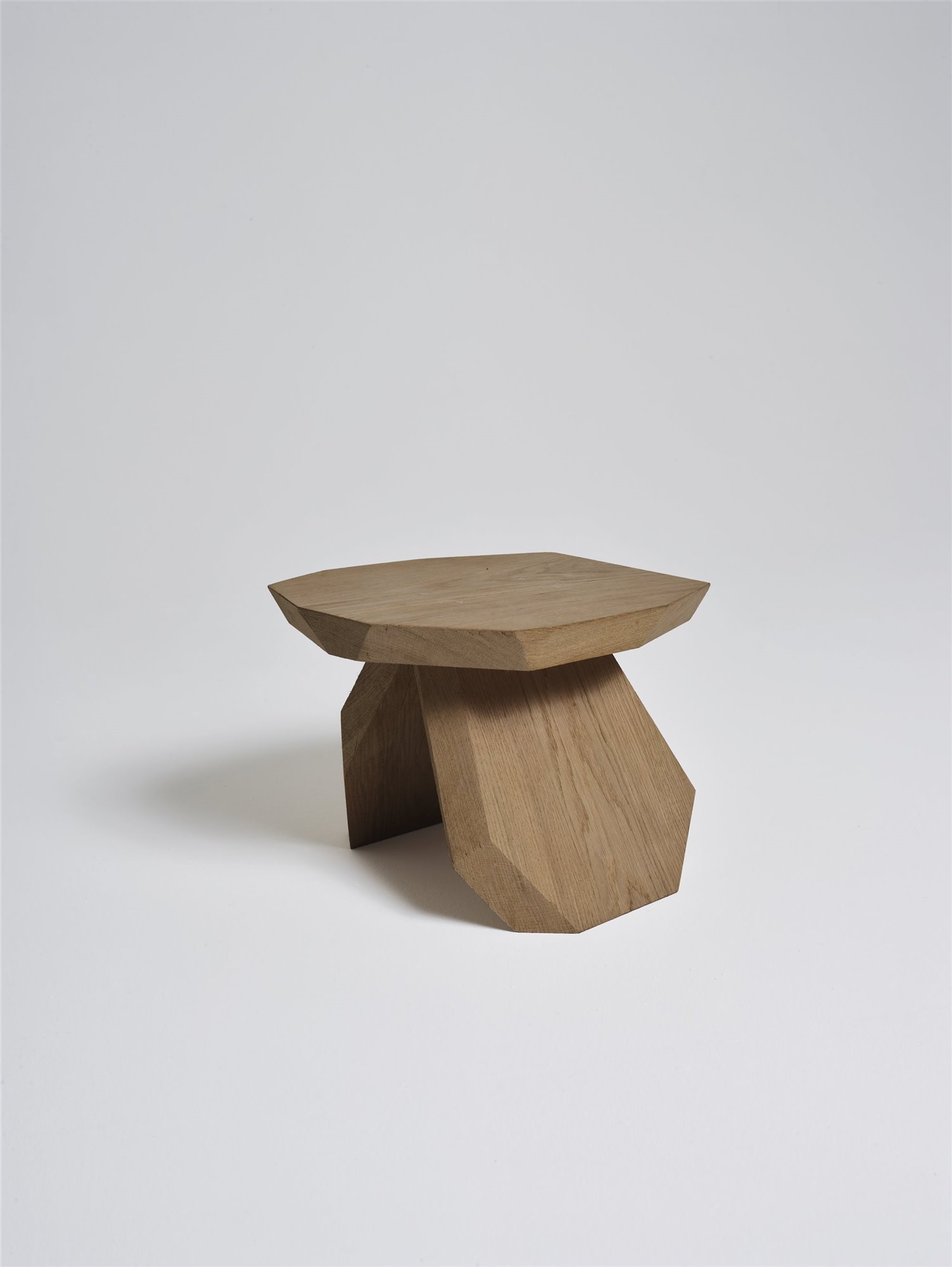 Los muebles de madera de Jean-Guillaume Mathiaut