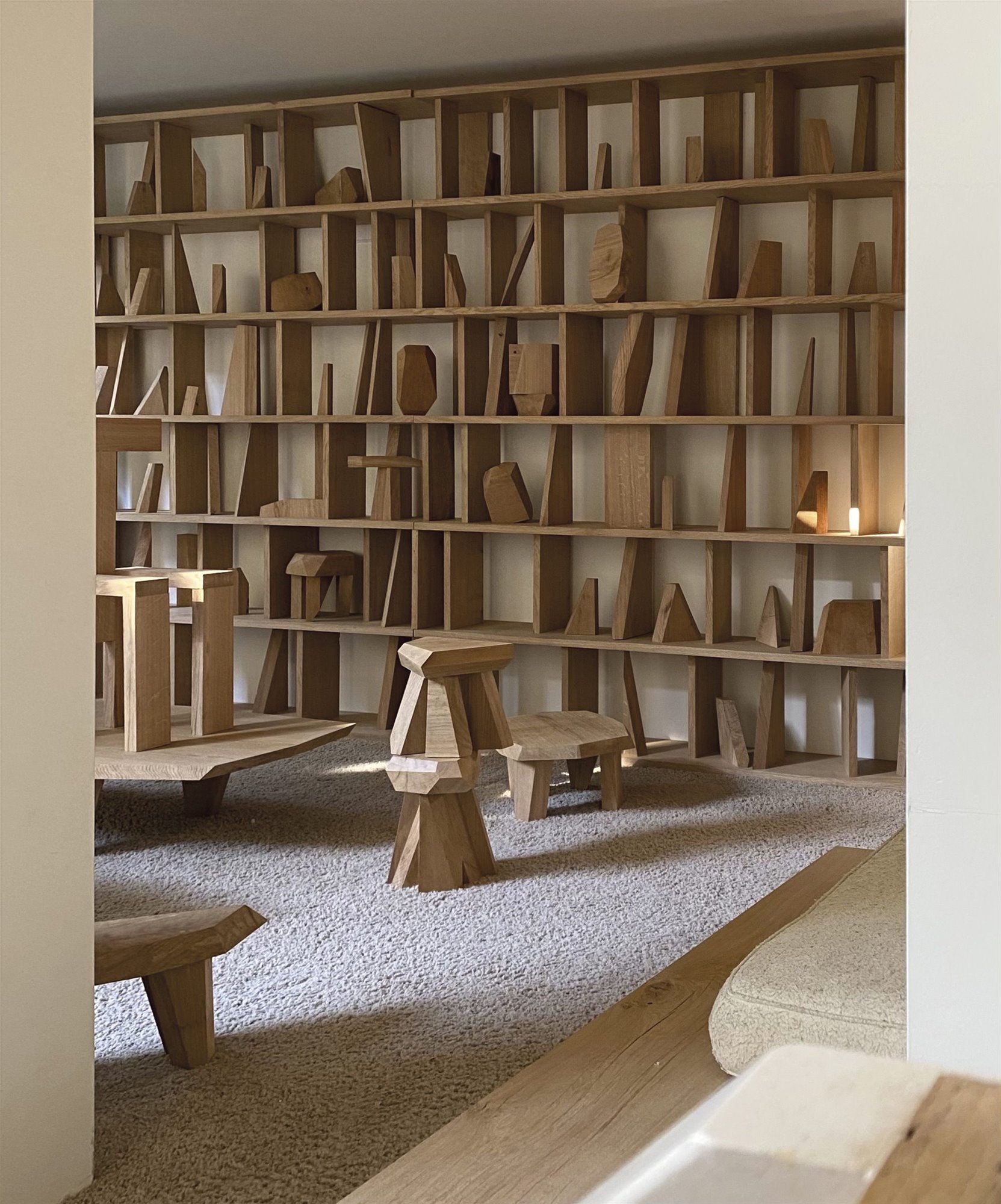 Los muebles de madera de Jean-Guillaume Mathiaut