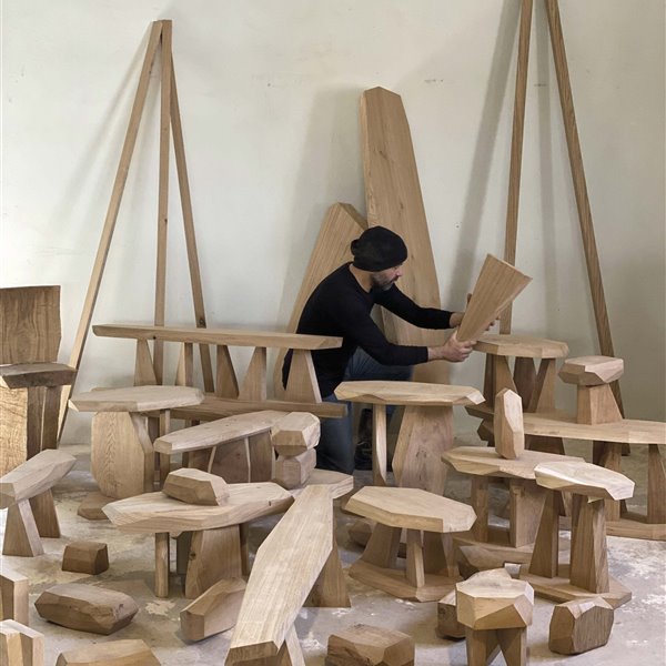 El arquitecto que se pasó a la ebanistería y crea muebles únicos de madera